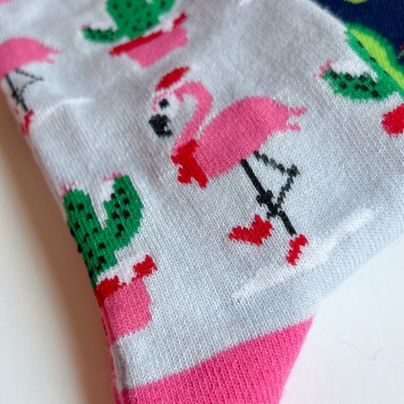 NWT 🌵 Two pairs of novelty holiday crew socks. - Picture 3 of 5